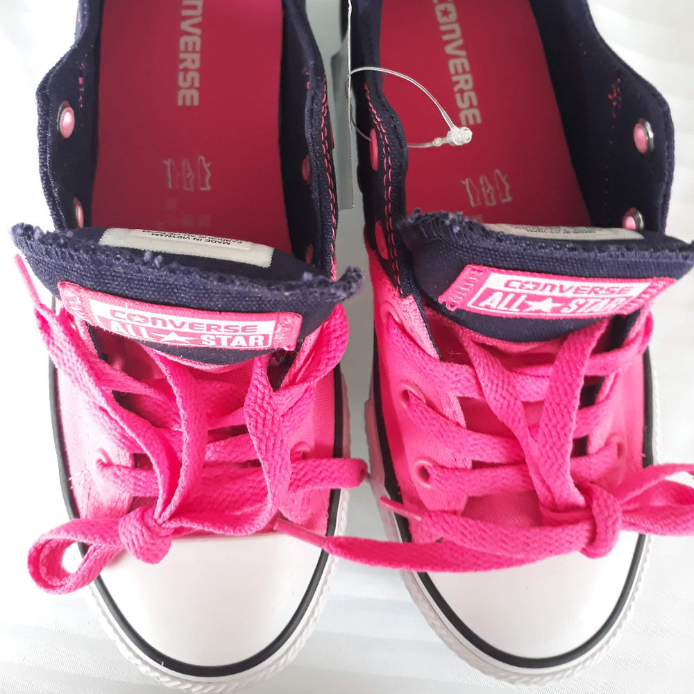 CONVERSE Chuck Taylor Sneakers Junior Size 2 Neon NEW